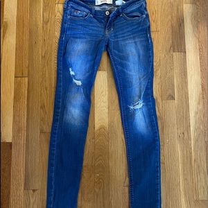 Hollister lightly ripped jeans!!
